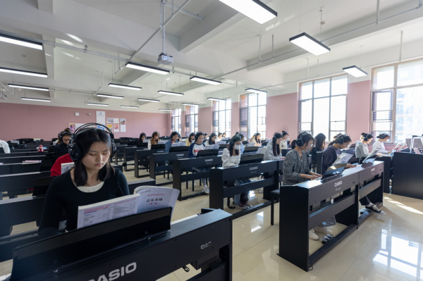 电钢琴教学实训室.png